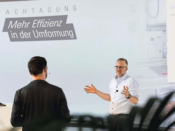 Fabien Rossetti an der Fachtagung Mehr Effizienz in der Umformung